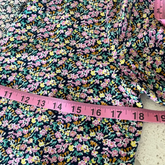 Adorable floral button down dress | Size: Medium - Picture 13 of 16